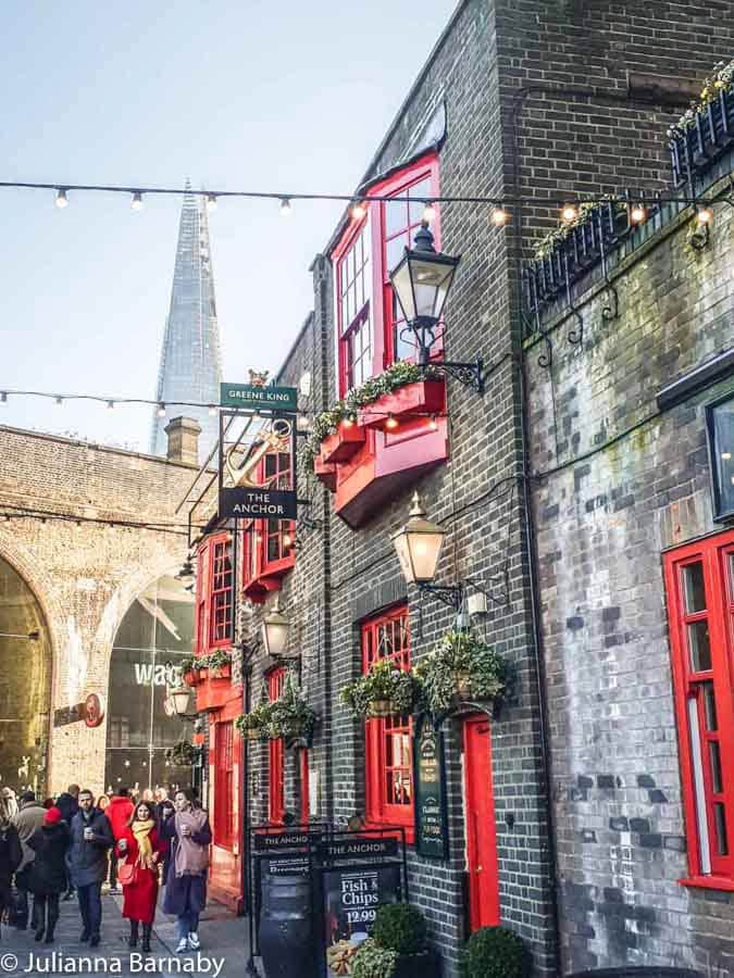 Pub At London Bridge