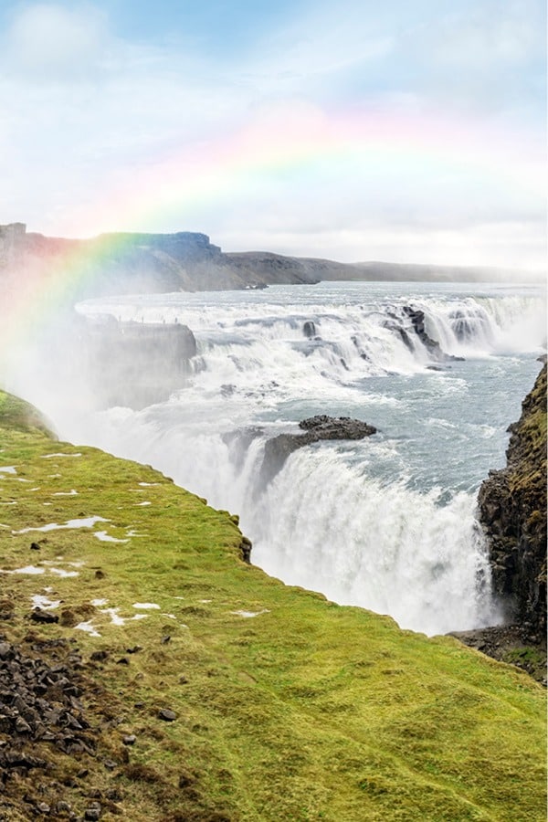 Gullfoss w lecie z tęczą